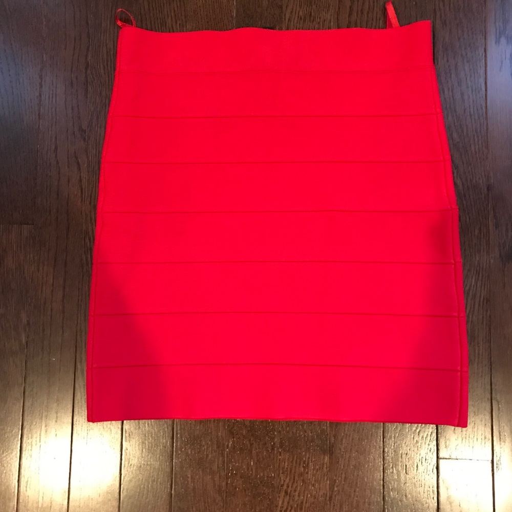 BCBG MAXAZARIA Simone Textured Powerskirt